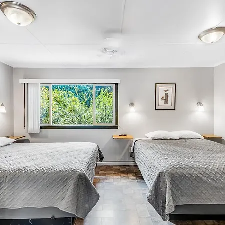 Mount Constance, Room 10 At Mount Walker Inn